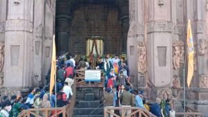 भोजपुर में उमड़ा जन सैलाब, हजारों श्रद्धालुओं ने किए शिव के दर्शन