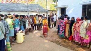 त्रिस्तरीय पंचायत चुनाव के दूसरे चरण के मतदान में ग्रामीण मतदाताओं का उत्साह