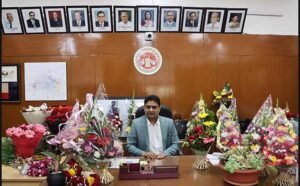 इंदौर के एमजीएम काॅलेज की विवादित कुर्सी पर डाॅ.घनघोरिया ने संभाला डीन का पद