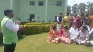 बैज के घर की रेकी को लेकर विधानसभा में कांग्रेस विधायकों ने किया जमकर हंगामा , 29 विधायक निलंबित