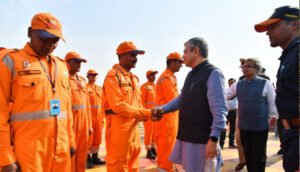 मंत्री अश्वनी वैष्णव ने रेलवे के अधिकारियों एवं कर्मचारियों के कार्यों की व्यक्तिगत रूप से मिलकर सराहना की