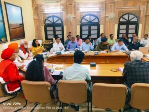जयपुर में प्रभारी मंत्री बिश्नोई ने ली जिला अधिकारियों की बैठक