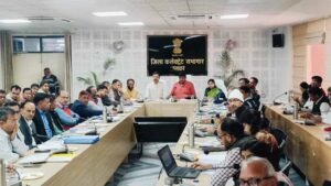 अलवर में वन मंत्री ने ली बजट घोषणाओं के क्रियान्वयन व विकास कार्यों के संबंध में जिला स्तरीय अधिकारियों की बैठक