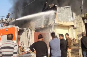 गन्नौर के रामनगर-पिपलीखेड़ा रोड पर फैक्ट्री में लगी भीषण, कई किलोमीटर तक धुएं का गुबार