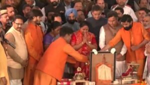 मुख्यमंत्री रेखा गुप्ता ने मंत्रियों के साथ की युमना जी की आरती, नर्मदा घाट पर पहली कैबिनेट मीटिंग