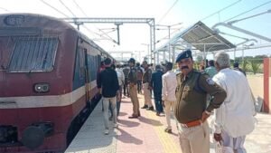 रतलाम से चित्तौड़गढ़ के लिए निकली 79303 डेमू पैसेंजर ट्रेन से इंजन हुई अलग, बड़ा हादसा टला