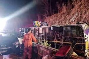 पूर्वी थाईलैंड में एक चार्टर्ड बस अनियंत्रित होकर पलटी, दुर्घटना में 18 लोगों की मौत, 31 घायल
