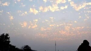 यूपी में एक बार फिर से बदला मौसम, प्रदेश के कई जिलों में छाए हल्के बादल