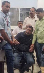 इंदौर आर्थिक अपराध प्रकोष्ठ ने पीथमपुर हल्का पटवारी को रिश्वत लेते हुए पकड़ा
