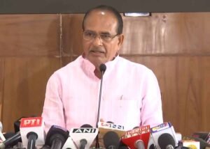 भोपाल से दिल्ली जाते समय शिवराज सिंह चौहान को फ्लाइट में टूटी हुई सीट पर करनी पड़ी यात्रा
