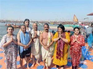 मुख्यमंत्री ठाकुर सुखविंदर सिंह सुक्खू ने महाकुंभ में त्रिवेणी संगम पर सपरिवार लगाई डुबकी