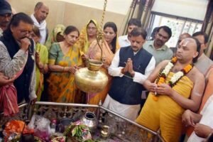 महाशिवरात्रि पर रीवा में निकली भव्य शिव बारात, उप मुख्यमंत्री शुक्ल हुए शामिल
