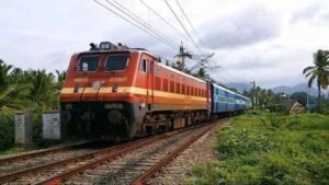 महाकुंभ में बड़ी संख्या में श्रद्धालु पहुंच रहे हैं, ग्वालियर स्टेशन पर उमड़ी भीड़, रेलवे को कैंसल करना पड़ी ट्रेन