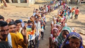 त्रि-स्तरीय पंचायत चुनाव में नक्सली प्रभावित इलाके की पंचायतों में वोटिंग के लिए उमड़े मतदाता, कल होगी मतगणना