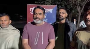 धर्मांतरण को लेकर विवाद, पुलिस ने चार लोगों को हिरासत में लिया
