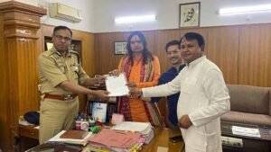 भड़काऊ रैलियों पर कार्रवाई की मांग, विधायक बालमुकुंदाचार्य ने पुलिस कमिश्नर को सौंपा पत्र