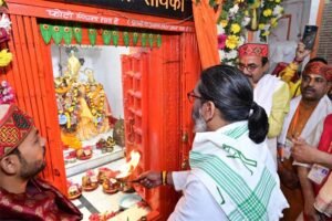 सीएम हेमंत ने श्री बंशीधर मंदिर में की पूजा अर्चना, राज्यवासियों की सुख-समृद्धि और खुशहाली के लिए की कामना