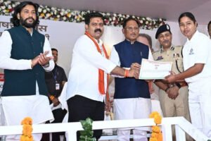 रायपुर : मुख्यमंत्री विष्णुदेव साय ने उप निरीक्षक संवर्ग में चयनित अभ्यर्थियों को प्रदान किया नियुक्ति पत्र