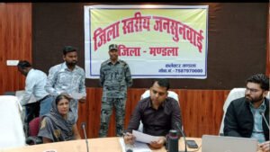 जनहित से संबंधित आवेदनों का सर्वोच्च प्राथमिकता के साथ निराकरण करें – कलेक्टर श्री सोमेश मिश्रा