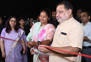 महिला एवं बाल विकास मंत्री श्रीमती लक्ष्मी राजवाड़े ने स्टॉलों का किया अवलोकन