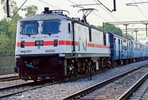 महाप्रबंधक ने भोपाल मंडल के कार्यो की समीक्षा एवं भोपाल-इटारसी रेलखंड का संरक्षा निरीक्षण