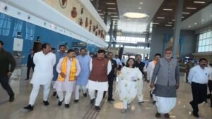 औद्योगिक इकाईयों की सौगातें देने आए मुख्यमंत्री डॉ. यादव का आत्मीय स्वागत