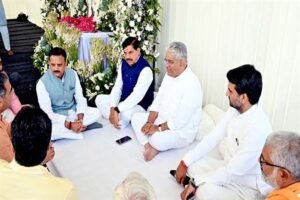 मुख्यमंत्री डॉ. यादव ने केंद्रीय मंत्री श्री यादव के पिता के निधन पर दी श्रद्धांजलि