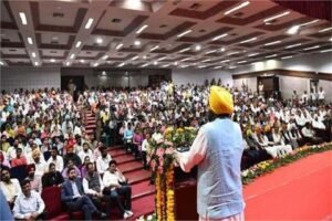 पंजाब के अध्यापकों के लिए CM मान का बड़ा ऐलान, युवाओं को 52,606 नौकरियां प्रदान कर रचा इतिहास