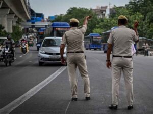 दिल्ली पुलिस ने ट्रैफिक मैनेजमेंट में सुधार लाने और सड़क हादसों में कमी लाने के लिए 100 दिन का ऐक्शन प्लान बनाया