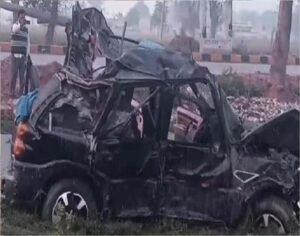 फतेहाबाद जिले से एक भीषण सड़क हादसे की खबर सामने आई,  डिवाइडर से टकराई स्कॉर्पियो, 3 दोस्तों की मौत