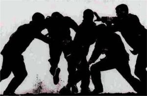 होली पर डी.जे. बजाने को लेकर पड़ोसियों में हुए विवाद के चलते दूसरे दिन जमकर तलवारें व लाठी-डंडे चले