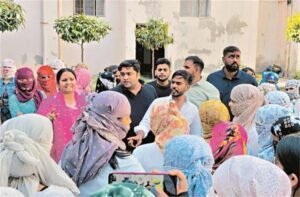 प्रिंसिपल की करतूत, छात्राओं को घर बुलाकर शारीरिक संबंध बनाता, डीपी पर हॉट-सेक्सी जैसे कमेंट करता