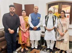 पंजाब के पर्यटन विभाग के सलाहकार दीपक बाली ने हाल ही में पदभार संभाल, डेरा प्रमुख से आशीर्वाद लेने पहुंचे