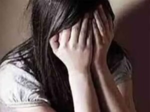 बर्बरता की हदें पार कर दी, लड़की से गैंगरेप, तेजाब से ॐ के टैटू को मिटाया, जबरन खिलाया बीफ