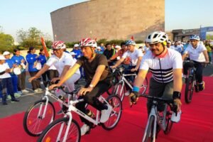 मंत्री मनसुख मांडविया ने यहां ‘फिट इंडिया संडे ऑन साइकिल’ के दौरान 500 से अधिक सवारों का किया नेतृत्व