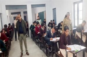 12वीं कक्षा का हिंदी का पेपर था, बोर्ड परीक्षा में नकल की कोशिश नाकाम, फ्लाइंग स्क्वायड ने पकड़ा विद्यार्थी