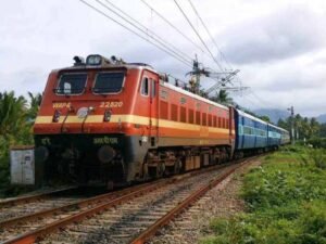 मुसाफिरों के लिए रेलवे ने खड़ी की परेशानी, इस रूट की 50 से ज्यादा ट्रेनें कैंसिल