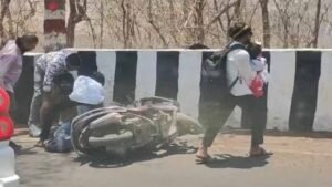 सलकनपुर दर्शन कर लौट रहे परिवार एक्सीडेंट, डिवाइडर से टकराई स्कूटी, पति की मौत, पत्नी व बच्ची घायल