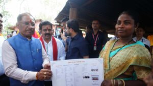 रायपुर : मुख्यमंत्री विष्णु देव साय ने जगदलपुर के गांव से किया मोर दुआर-साय  सरकार महाअभियान का शुभारंभ
