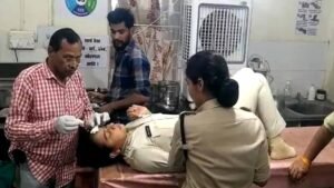 रायसेन में अवैध शराब बिक्री पर कार्रवाई करने पहुंची टीम पर महिला शराब माफिया और उसके साथियों ने जानलेवा हमला कर दिया