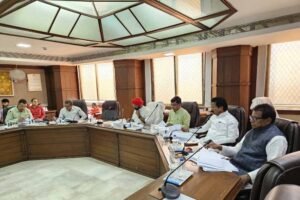 विधायक गोपालसिंह इंजीनियर याचिका एवं अभ्यावेदन समिति के बैठक में हुए शामिल