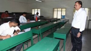 संभागायुक्त ने किया सहसपुर लोहारा तहसील का आकस्मिक निरीक्षण