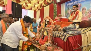 रायपुर : उपमुख्यमंत्री  विजय शर्मा कबीरधाम जिला के ग्राम मदनपुर में आयोजित भागवत गीता महापुराण में हुए शामिल