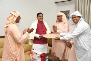 मुख्यमंत्री डॉ. यादव से मिले आनंदपुर धाम के पदाधिकारी