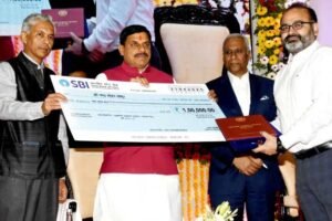 मुख्यमंत्री डॉ. मोहन यादव ने राष्ट्रीय लोकसेवा दिवस पर 16 लोकसेवकों को पुरस्कृत किया, लोकसेवकों को किया पुरस्कृत,  विकसित भारत में राज्य की बड़ी भूमिका