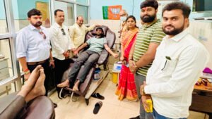 स्थापना दिवस पखवाड़े के दौरान कार्यकर्ताओं ने किया रक्तदान