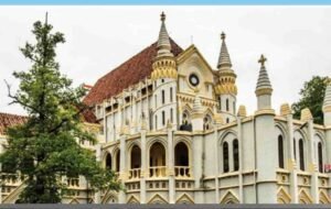 सार्वजनिक उपयोग की जमीन पर अतिक्रमण कर खोले गए सरकारी कार्यालय, HC ने दिए यथास्थिति के आदेश
