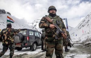 बांदीपोरा : कुलनार बाजीपोरा इलाके में आज तड़के सुरक्षाबलों और आतंकियों के बीच मुठभेड़ , सेना के जवानों ने इलाके को चारों तरफ से घेरा