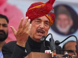 पहली बार देख रहा हूं कि मस्जिदों से इमाम आतंकियों के खिलाफ बोल रहे हैं, वे आतंकियों की खुलकर निंदा कर रहे हैं: आजाद