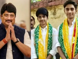 कुंडा से विधायक राजा भैया के दोनों बेटों की राजनीति में हुई एंट्री, अक्षय प्रताप की मौजूदगी में जनसत्ता दल के सदस्य बने